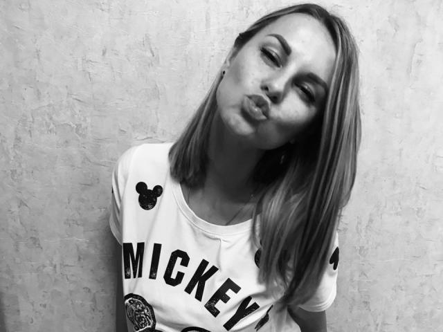 BelleLisaG - Live Sex Cam - 24976309