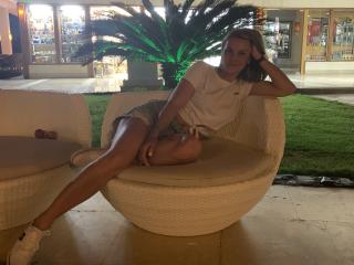 BelleLisaG - Live sex cam - 24976421