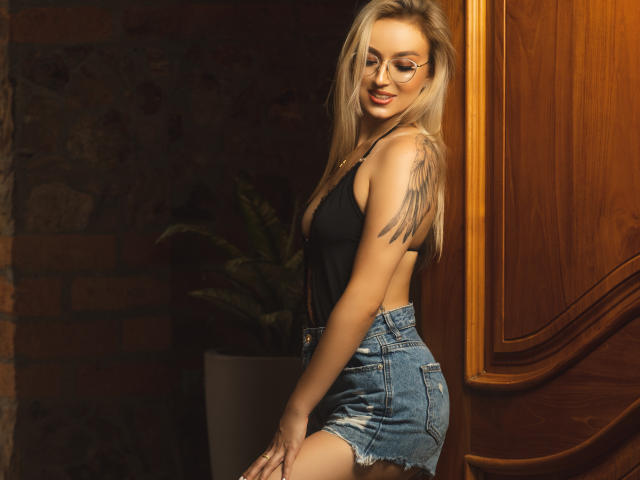 SarahRousen - Live sex cam - 25000657