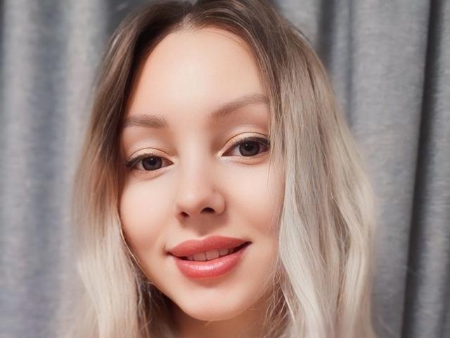 AliceSmiles - Live sex cam - 25004793