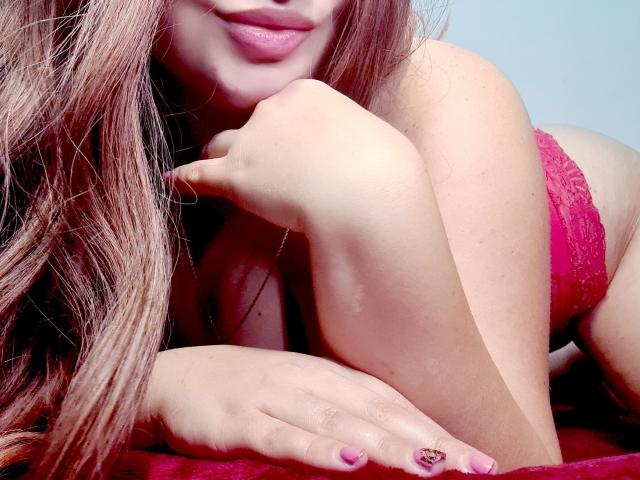 GiannaSexxy - Live sex cam - 25006181
