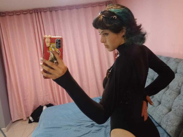 EmmaCourse - Live sexe cam - 25007277