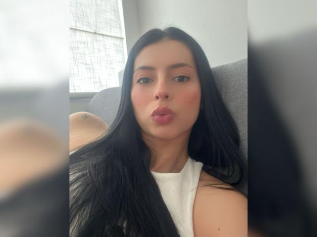 IsabellaJames - Sexe cam en vivo - 25011193