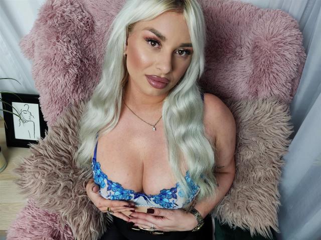 LuxuriaBlond - Live sex cam - 25018181