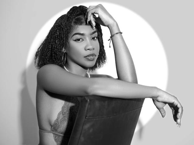 AlanaPatel - Live sexe cam - 25022161