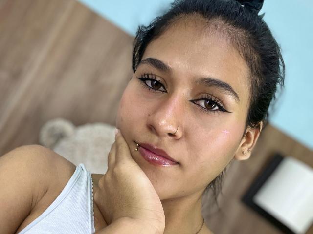 AnnieDarling - Live sex cam - 25032921