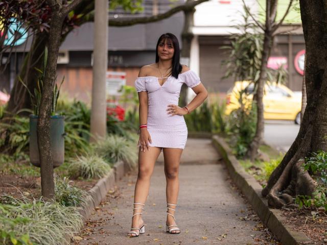 EmilyRobeerts - Live sex cam - 25035525