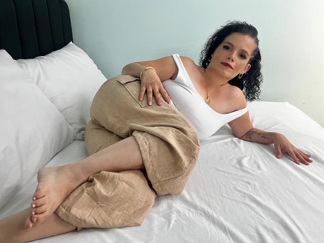 MadiFoxy - Live Sex Cam - 25038017
