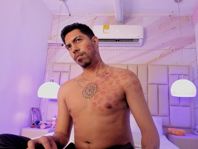 PahulAlv - Live sex cam - 25043557