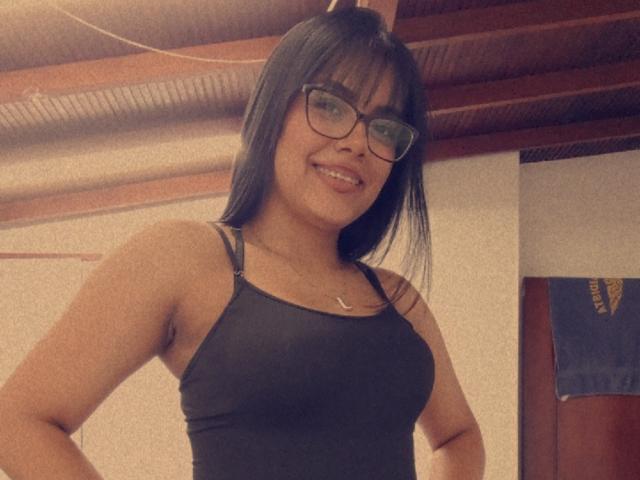 EmilyRobeerts - Live sexe cam - 25050365