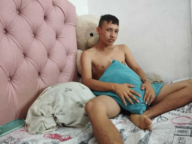 SantiagoMiller - Live Sex Cam - 25065817