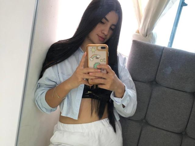 MiaSmithj - Live sex cam - 25070001