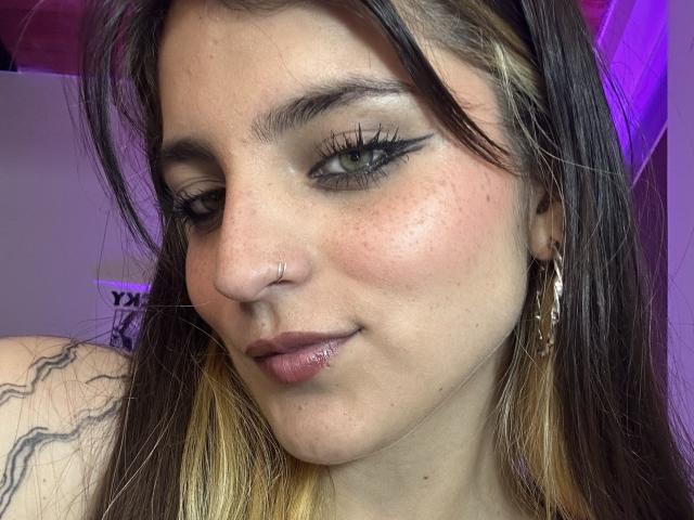 SarahhTanyas - Live sexe cam - 25085501