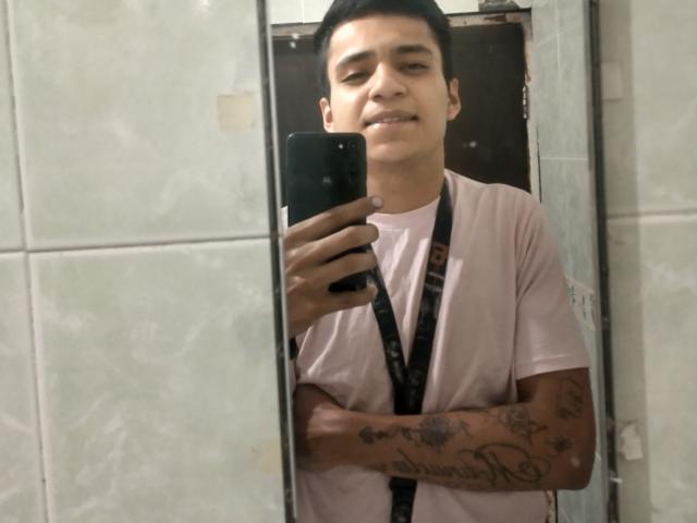 AngeloHott69 - Live Sex Cam - 25097141