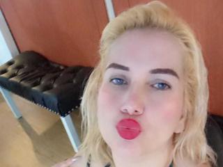 GiuliaAddams - Sexe cam en vivo - 25098209