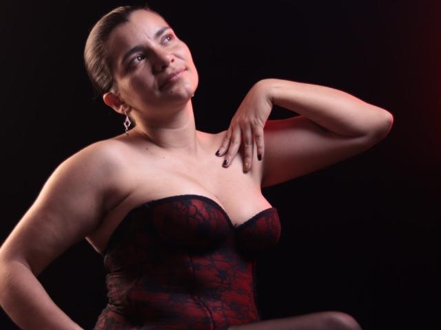 BulmaHot - Live sex cam - 25100765