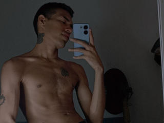 MikaelSunshine - Live sex cam - 25103745