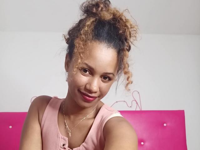 LaraCoquine - Live porn &amp; sex cam - 25104721