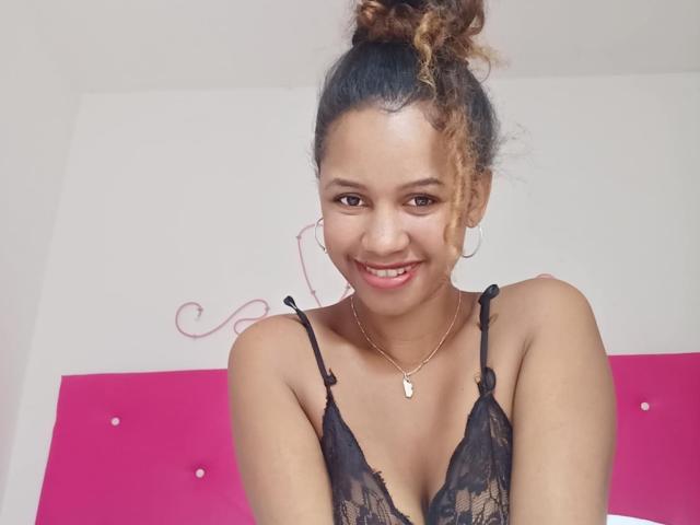 LaraCoquine - Live porn &amp; sex cam - 25104757
