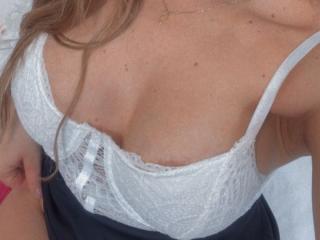 ArianaLu - Live sex cam - 25117625