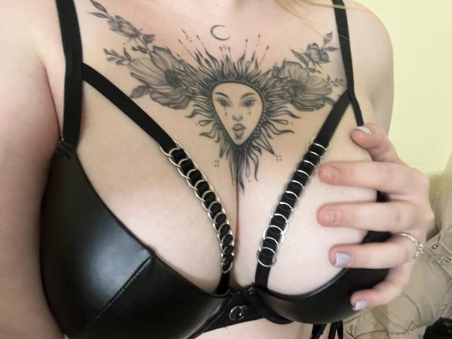 DiLaria - Live Sex Cam - 25136689