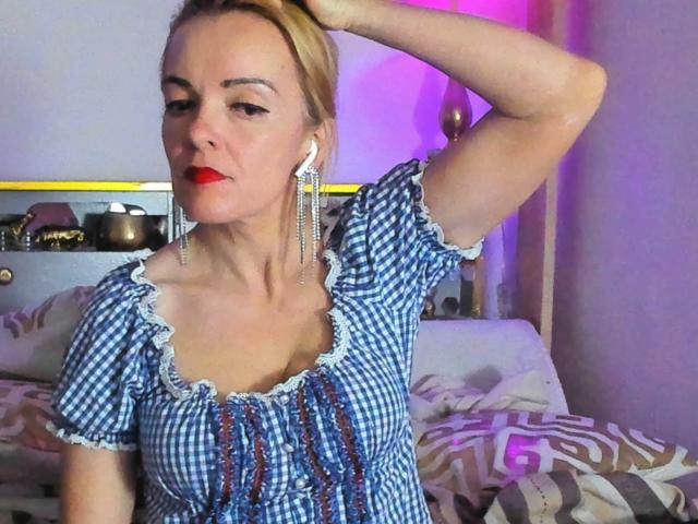 KateRouge - Live sex cam - 25144281