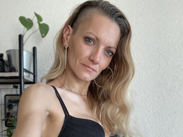 DaneeSoHot - Sexe cam en vivo - 25151037