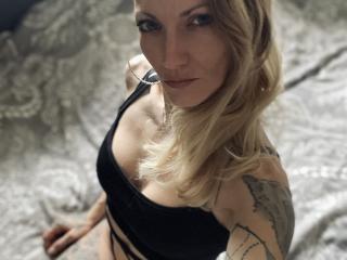 DaneeSoHot - Live sex cam - 25151049