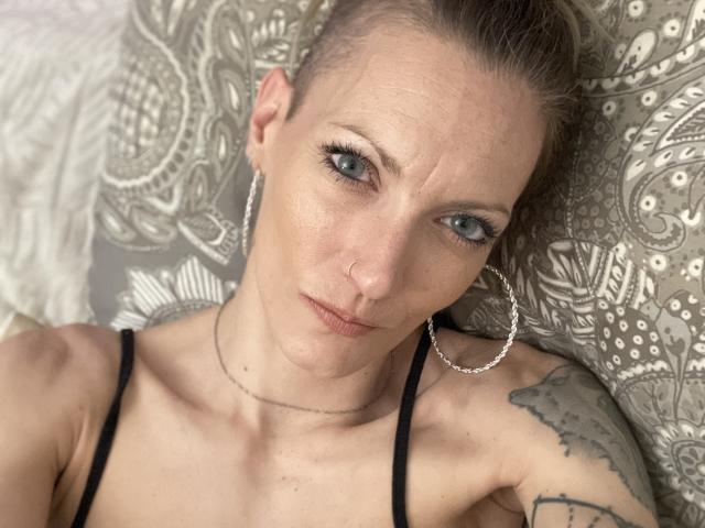 DaneeSoHot - Sexe cam en vivo - 25151065