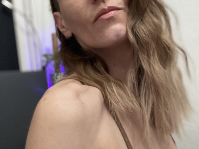 DaneeSoHot - Sexe cam en vivo - 25151085