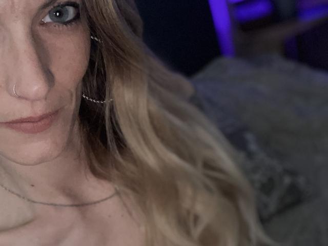 DaneeSoHot - Sexe cam en vivo - 25151101