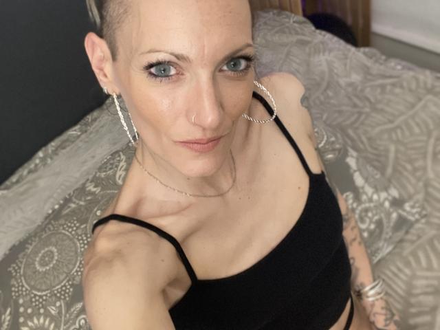 DaneeSoHot - Sexe cam en vivo - 25151141