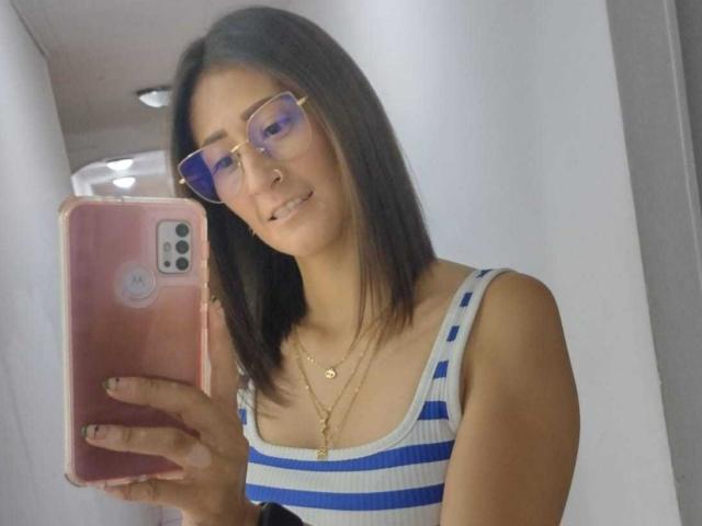 SharisWillian - Live Sex Cam - 25155517