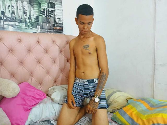 AxelTomsson - Live Sex Cam - 25162329