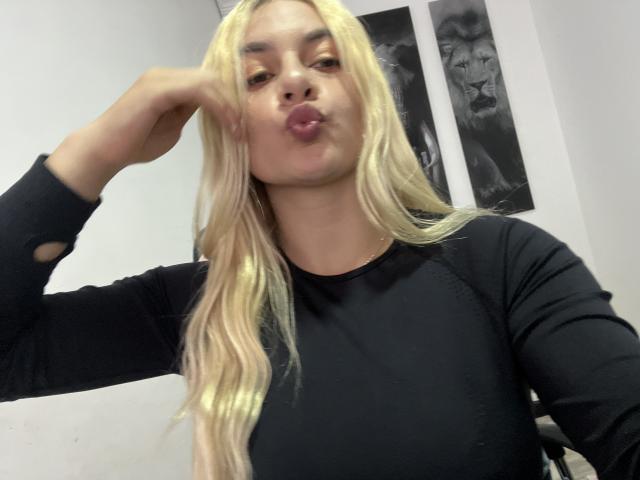 AtheneaRossi - Live porn &amp; sex cam - 25178297