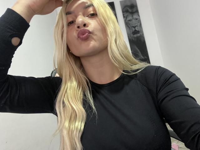 AtheneaRossi - Live sex cam - 25178341