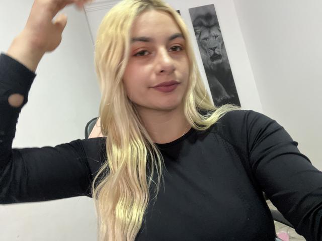 AtheneaRossi - Live sex cam - 25178453