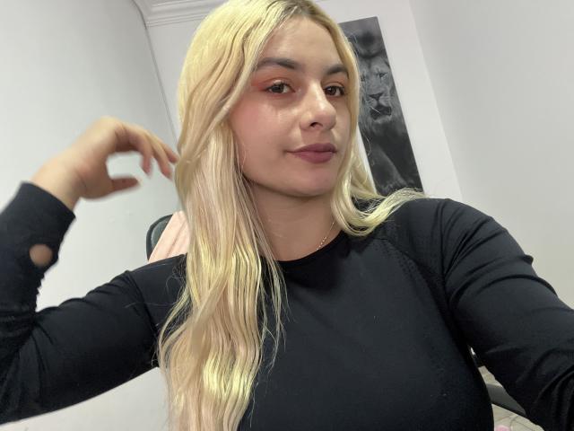 AtheneaRossi - Live porn &amp; sex cam - 25178457