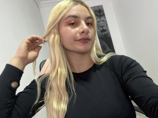 AtheneaRossi - Live porn &amp; sex cam - 25178485