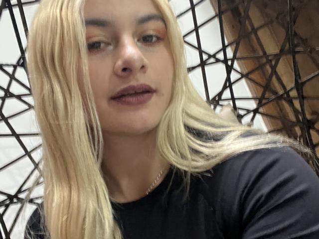 AtheneaRossi - Live Sex Cam - 25178813