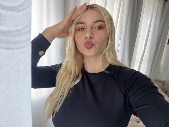 AtheneaRossi - Live sex cam - 25178917