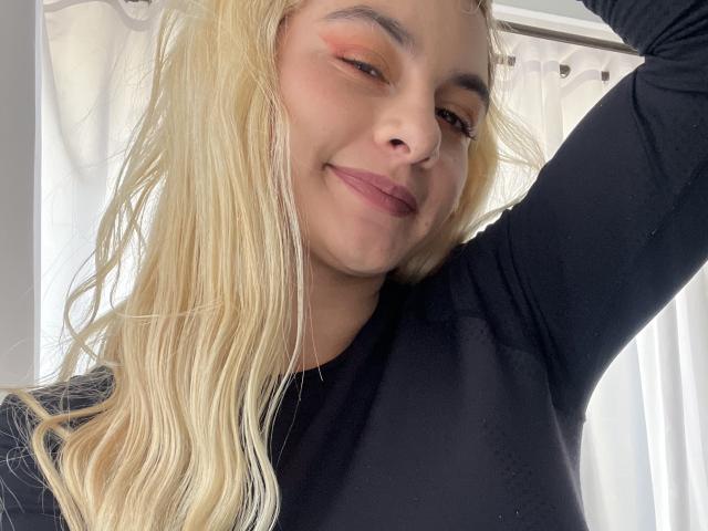 AtheneaRossi - Live porn &amp; sex cam - 25179025