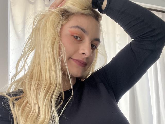 AtheneaRossi - Live porn &amp; sex cam - 25179045