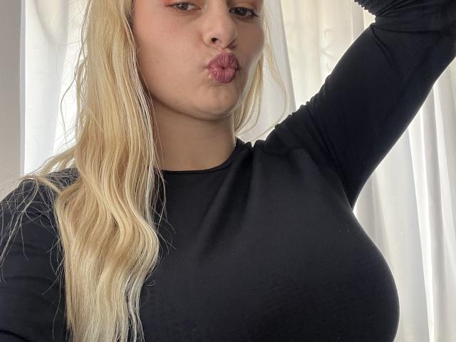 AtheneaRossi - Live porn &amp; sex cam - 25179097