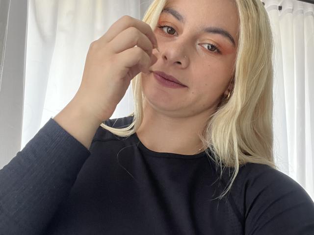 AtheneaRossi - Sexe cam en vivo - 25179209