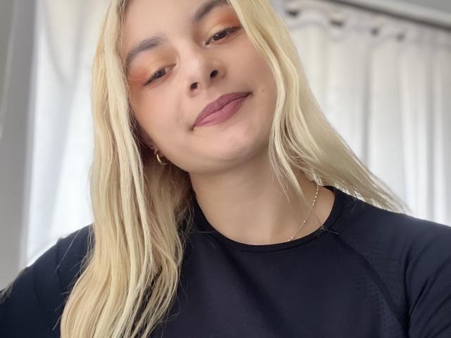 AtheneaRossi - Live porn &amp; sex cam - 25179285