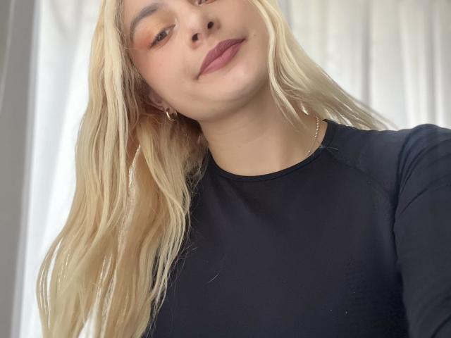 AtheneaRossi - Sexe cam en vivo - 25179309