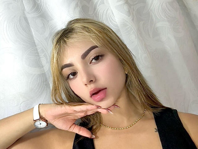 SofiaFoxx - Live sex cam - 25179561