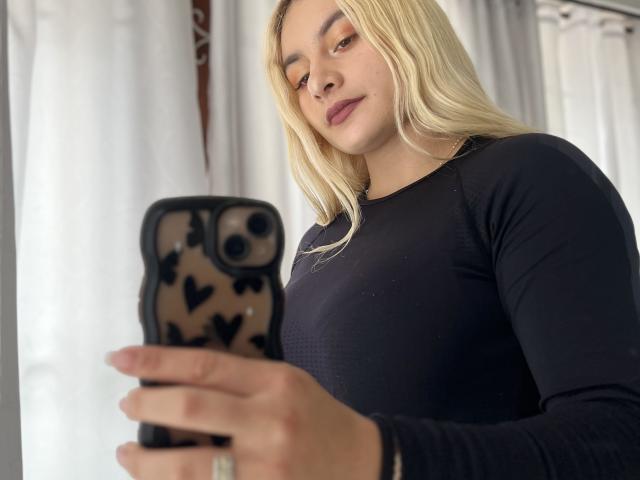 AtheneaRossi - Live Sex Cam - 25179605