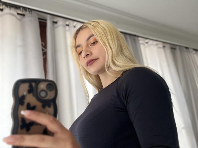 AtheneaRossi - Live Sex Cam - 25179609